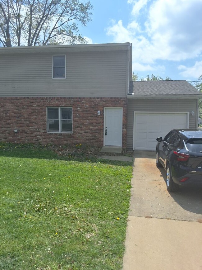 property at 4816 Pershing Ave