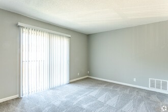 Pearl at High Point in High Point, NC - Building Photo - Interior Photo