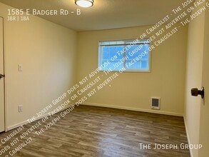 1585 E Badger Rd in Lynden, WA - Building Photo - Building Photo