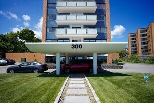 300 Lynn Shore Dr in Lynn, MA - Building Photo