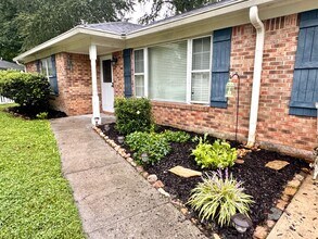 2305 Enchanted Forest Ln in Virginia Beach, VA - Building Photo - Building Photo