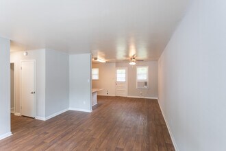 Poplar Village in Murfreesboro, TN - Building Photo - Interior Photo