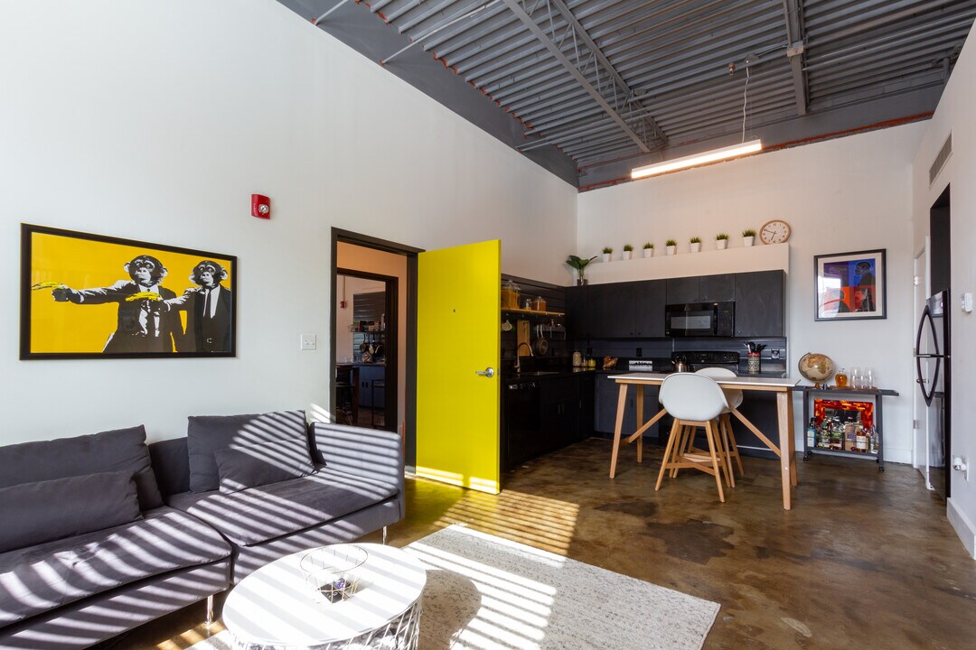 676 Marshall Ave in Memphis, TN - Building Photo