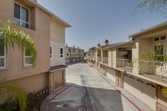 2941 Brea Blvd in Fullerton, CA - Building Photo - Building Photo