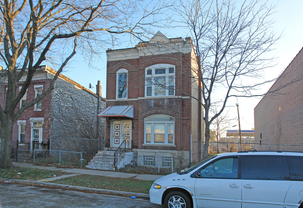 2347 W Maypole Ave in Chicago, IL - Building Photo