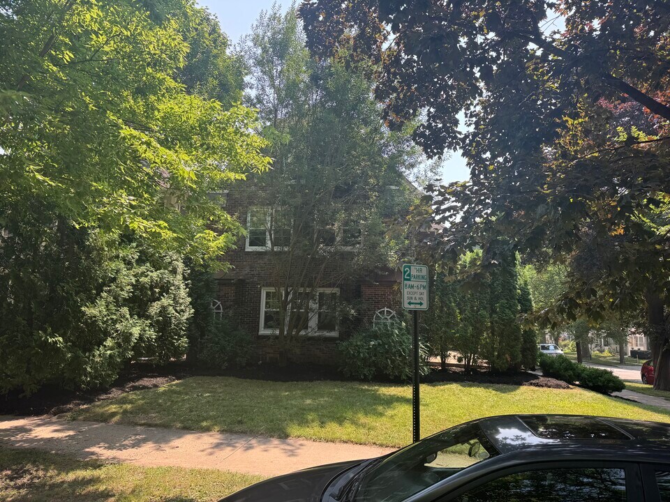 3568 N Cramer St, Unit 3568 Upper in Shorewood, WI - Building Photo