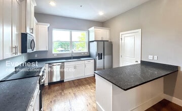 1063 Montague Pl in Chattanooga, TN - Foto de edificio - Building Photo