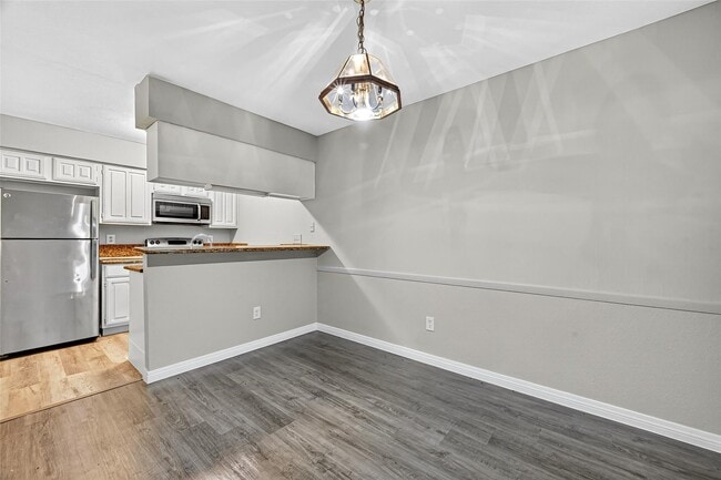 2110 Wilcrest Dr in Houston, TX - Foto de edificio - Building Photo