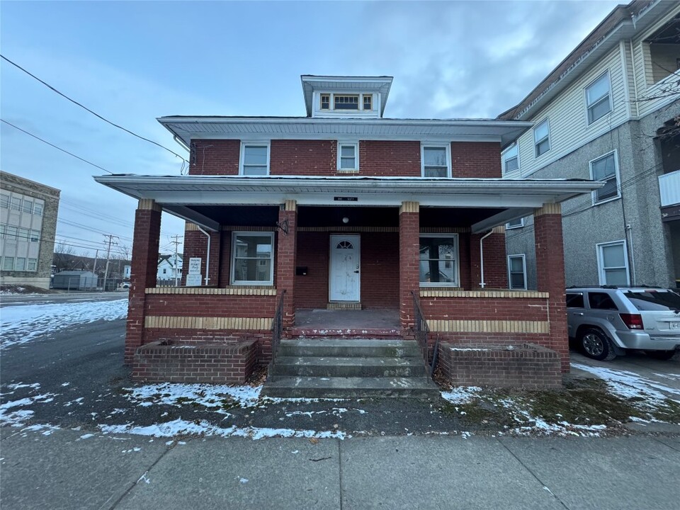 160 Hawley St in Binghamton, NY - Building Photo