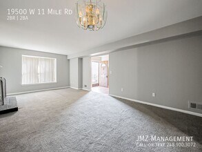 19500 W Eleven Mile Rd in Lathrup Village, MI - Building Photo - Building Photo