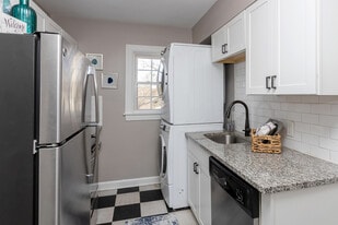 Avenue Willows 2 bed-1bath in Louisville, KY - Building Photo