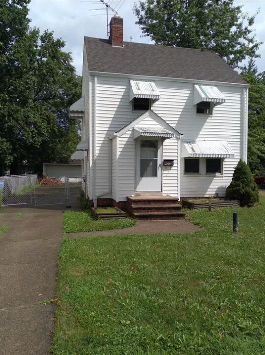 22601 Ivan Ave in Euclid, OH - Building Photo