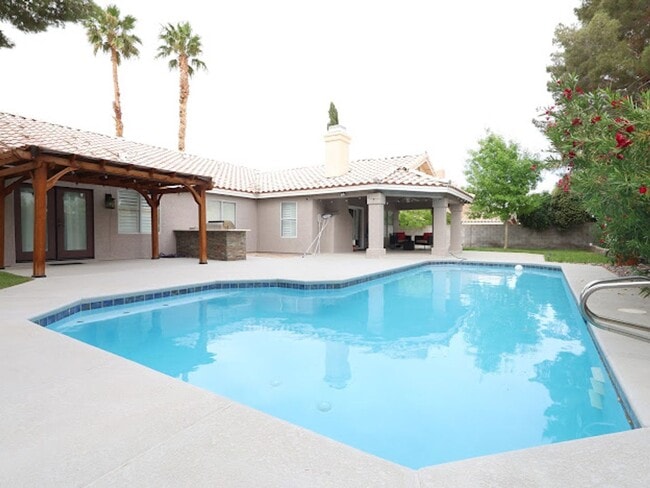 1003 Hollowbluff Ave in North Las Vegas, NV - Building Photo - Building Photo