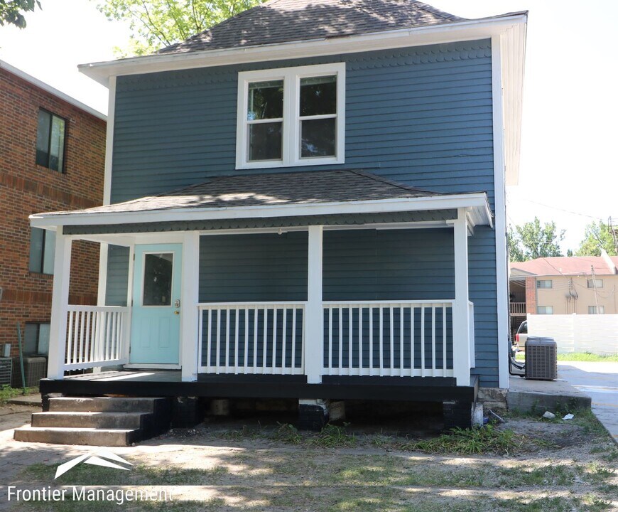 1021 Fremont St in Manhattan, KS - Building Photo