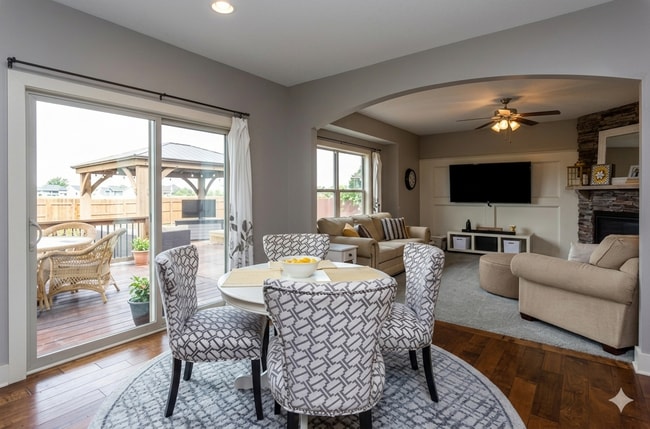 239 S 87th St in West Des Moines, IA - Foto de edificio - Building Photo