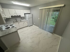10469 Eastside Ave in Brooksville, FL - Building Photo - Building Photo