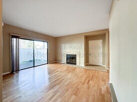 13 Schooner Ct in Richmond, CA - Building Photo