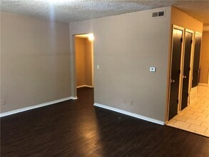 605 N Betty Jo Dr in Fayetteville, AR - Building Photo - Building Photo