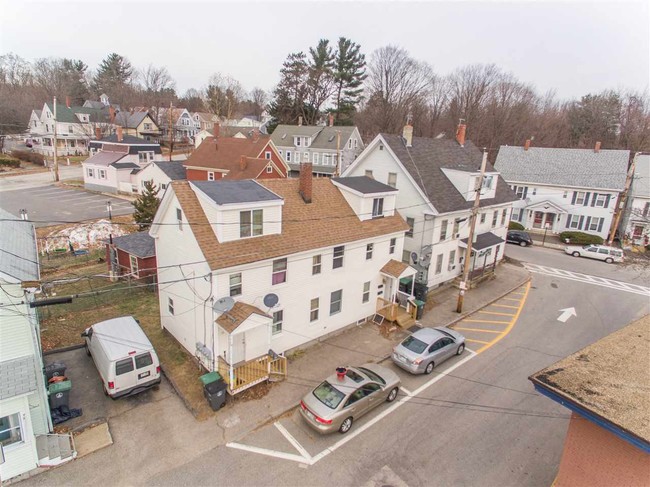 10-12 Central St in Pembroke, NH - Building Photo - Building Photo