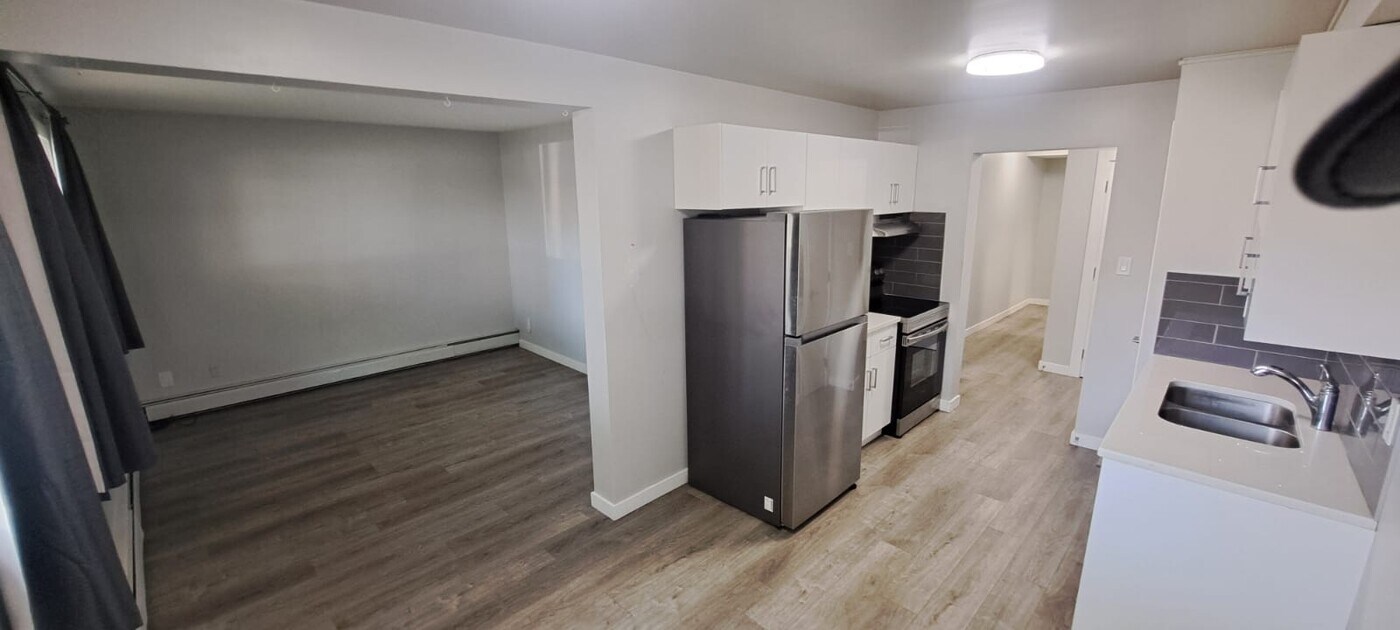 9923-181 81 Ave NW in Edmonton, AB - Building Photo