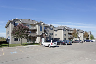 River Ridge 2301-2325 University Drive in Muscatine, IA - Foto de edificio - Building Photo