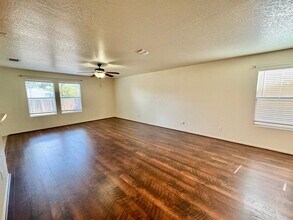 4406 Waldon Pond in San Antonio, TX - Building Photo - Building Photo