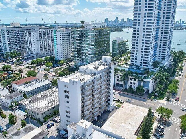 1345 West Ave in Miami Beach, FL - Building Photo - Building Photo