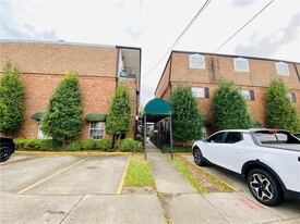 3013 Ridgelake Dr in Metairie, LA - Building Photo