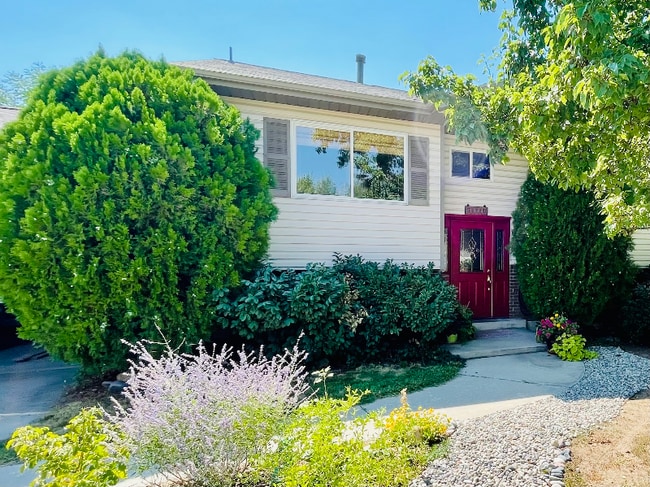 property at 1544 E Mulberry Way