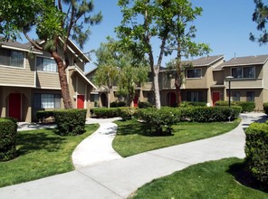 Citrus Grove Apartments in Fontana, CA - Building Photo - Building Photo