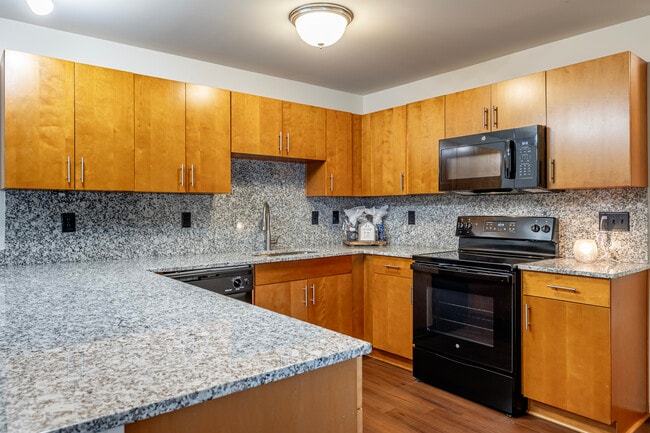 Withington Apartments* in Jackson, MI - Building Photo - Interior Photo