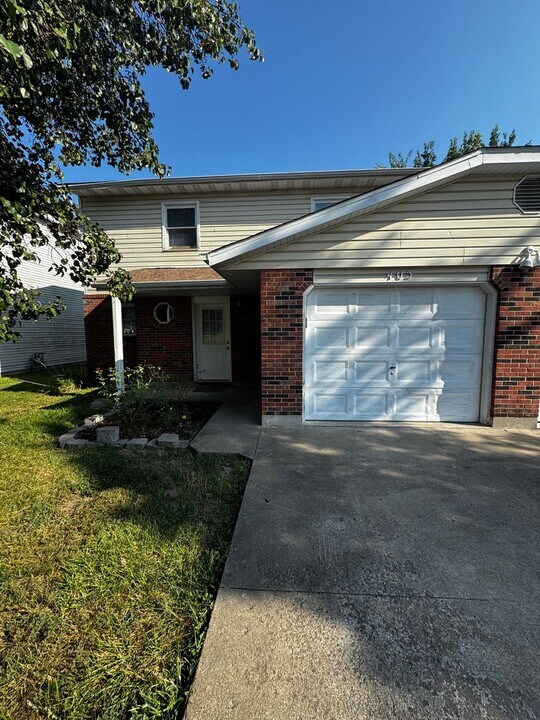 405 Catherine Dr in Columbia, MO - Building Photo