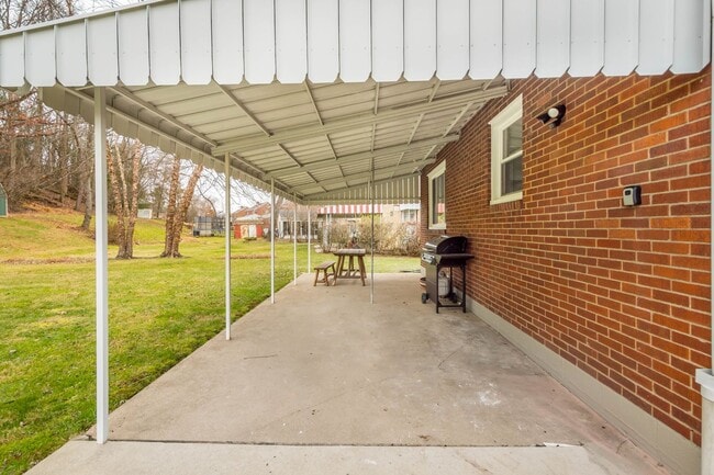 7995 Remington Dr in Pittsburgh, PA - Building Photo - Building Photo