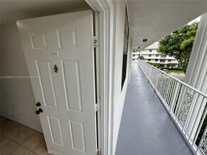 3650 Whitehall Dr in West Palm Beach, FL - Building Photo - Building Photo