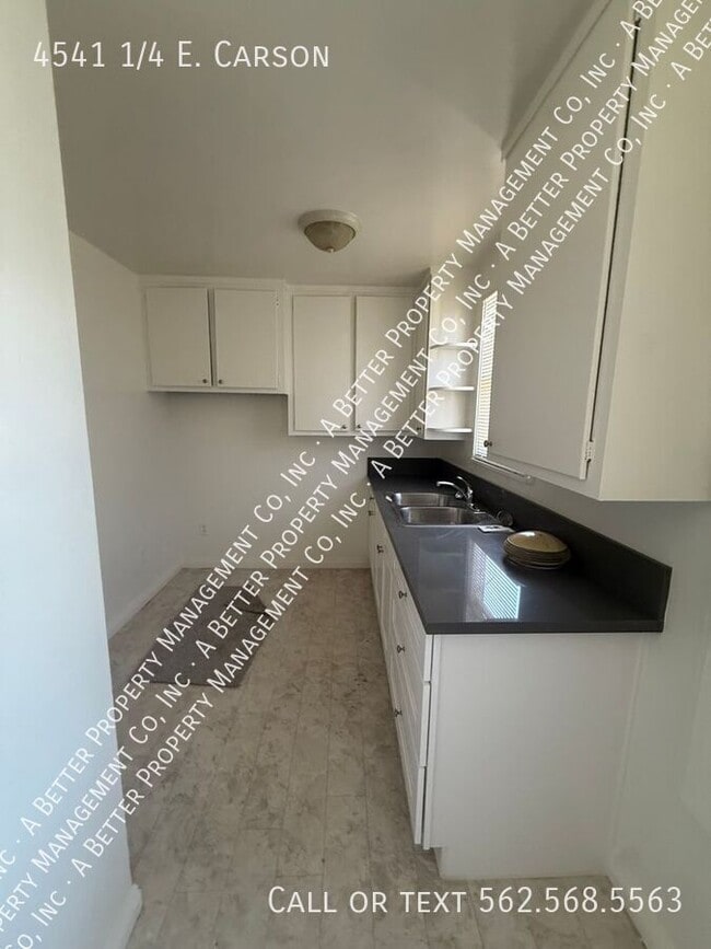 4541 1/4 E Carson St in Long Beach, CA - Building Photo - Building Photo