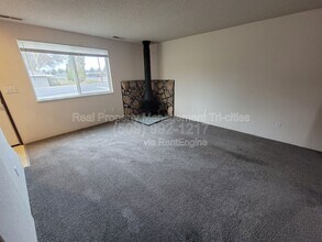 1001 Catskill St in Richland, WA - Building Photo - Building Photo