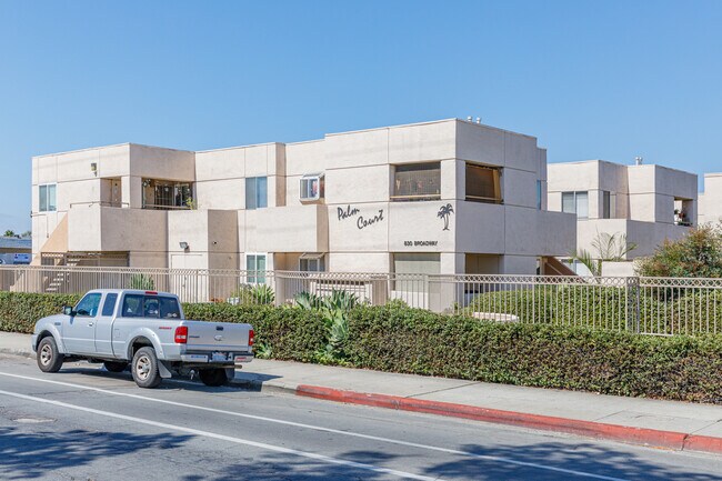 Palm Court in El Cajon, CA - Foto de edificio - Building Photo