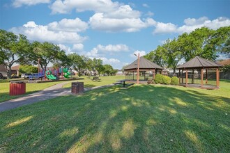8930 Deer Meadow Dr in Houston, TX - Building Photo - Building Photo