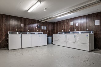 Lynn Apartments in Bridgeport, CT - Foto de edificio - Building Photo