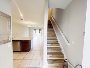 18216 NW 29th Ct in Miami Gardens, FL - Foto de edificio - Building Photo
