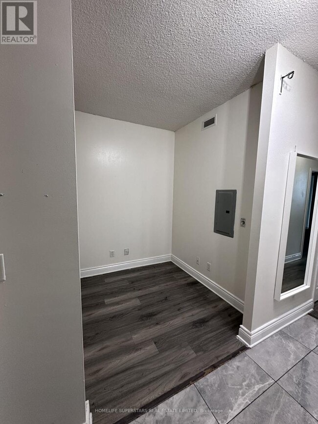 18 Yonge St in Toronto, ON - Building Photo - Building Photo