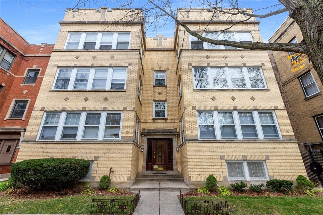 811 Dobson St in Evanston, IL - Foto de edificio