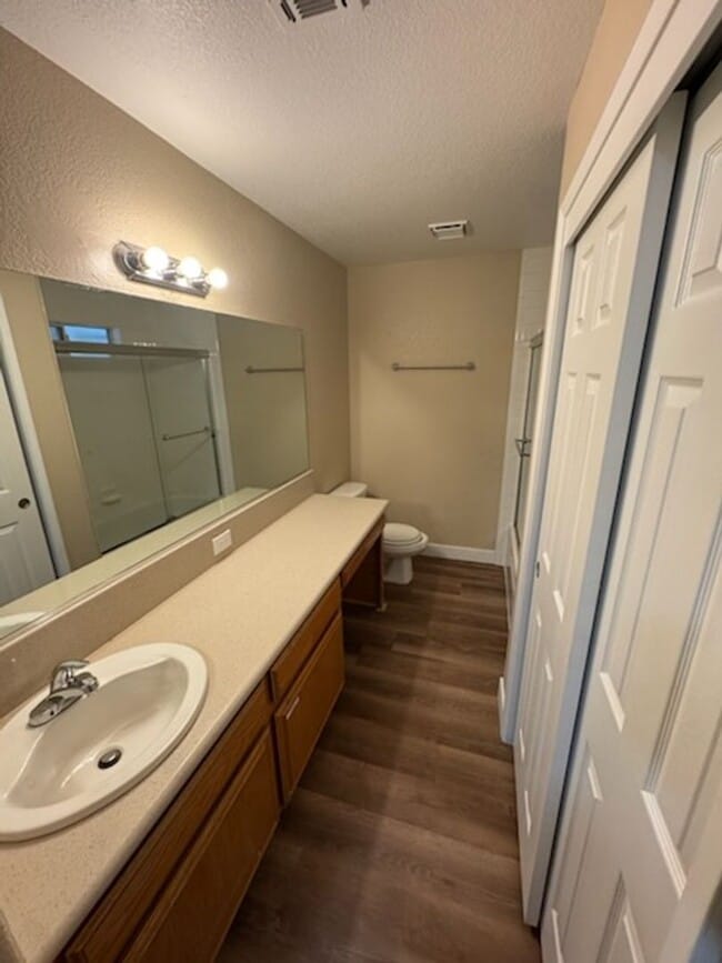 property at 3001 Kennewick Ln