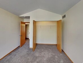 2900 Wake Island Dr in Joliet, IL - Building Photo - Building Photo