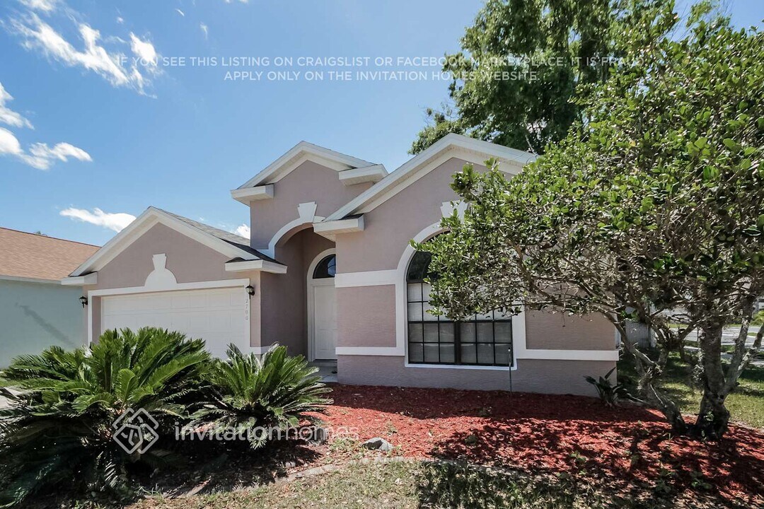2700 Port Ct in Kissimmee, FL - Foto de edificio