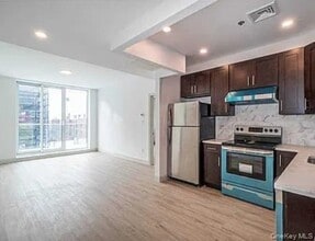 88-56 162nd St in Queens, NY - Building Photo - Building Photo