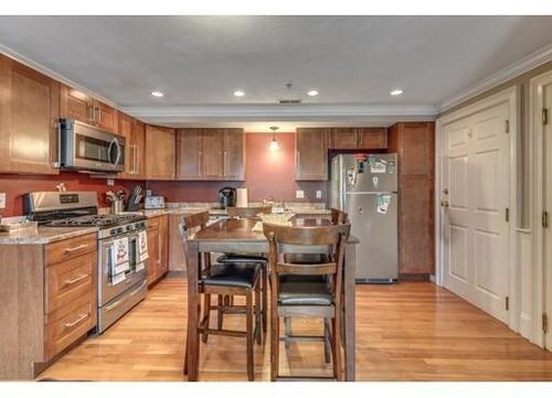 10 Middle St Ct-Unit -2 in Waltham, MA - Building Photo