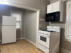 5301 W Winona St, Unit 2 in Chicago, IL - Foto de edificio - Building Photo