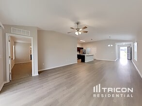 2984 Hanging Valley Ln in Orange Park, FL - Foto de edificio - Building Photo