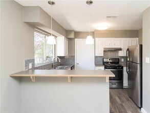 800 Sahara Ave in Austin, TX - Building Photo - Building Photo